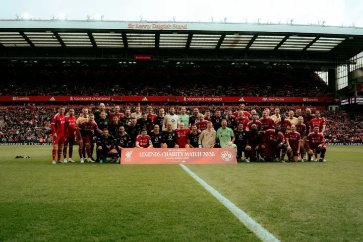 Yurgen Klopp "Liverpul" va "Borussiya" afsonalarining do'stlik o'yinida ishtirok etdi.