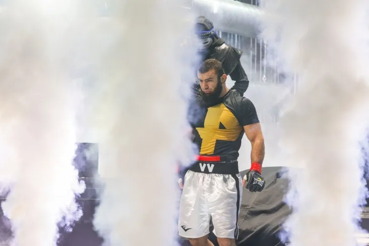 Vagab Vagabov debyut yalang'och jangda Yoel Romeroni mag'lub etdi