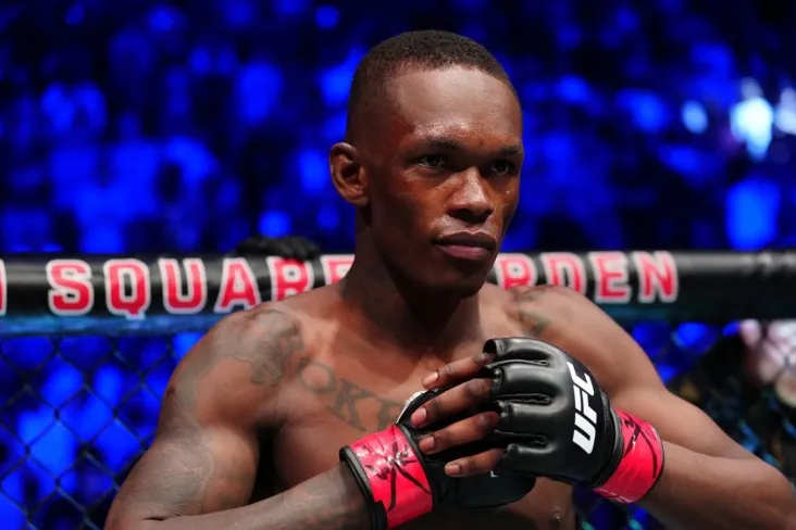 Adesanya - oq uydagi turnir haqida: MMA-ga ahamiyat bermaydigan kostyum kiygan olomon