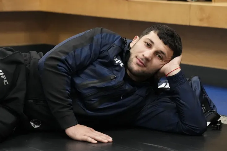 Bekoyev: ko'pchilik yaxshi mashq qilishim uchun telefonimni olib ketishim kerakligini aytishdi