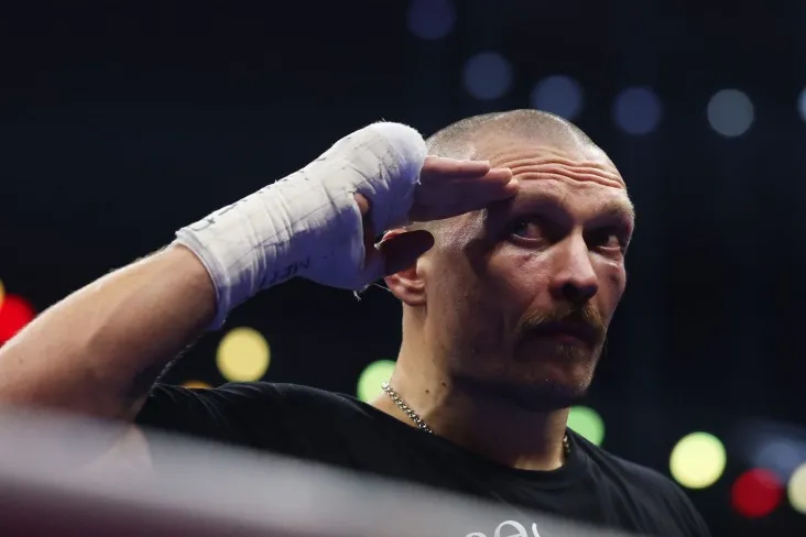 Usik tilaklar devoriga Joshua 2027 yilda shubhasiz chempion bo'lishini yozgan