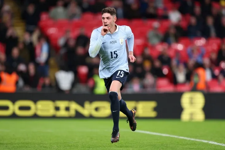 Urugvay terma jamoasining bosh murabbiyi Bjels Valverdeni dunyodagi eng yaxshi futbolchilardan biri deb atadi