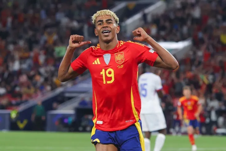 Yamal bayonot berib, musulmonlarga shiorlar aytgan muxlislarni tanqid qildi