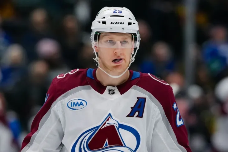 Makkinnon Kucherovni ushlab oldi, Aleksandrov ukrainalik bilan o'yindan chiqib ketdi. Ertalab asosiy narsa