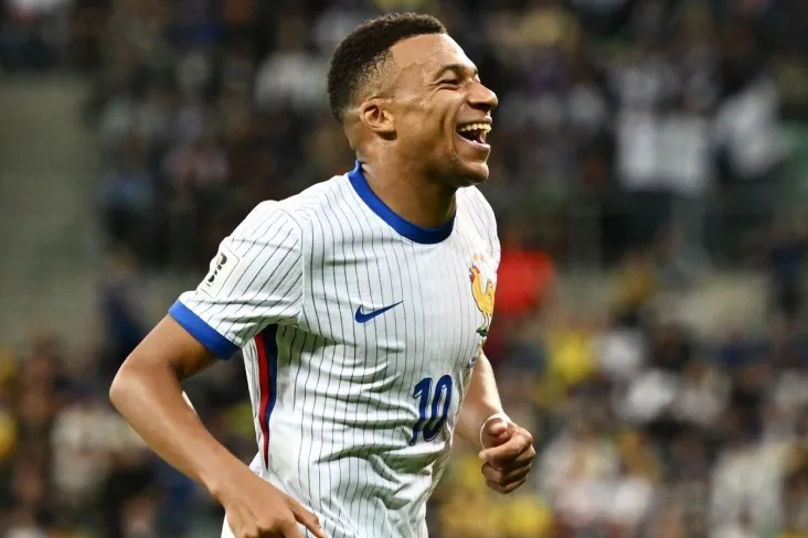 Mbappe cherkidan Kolumbiya bilan o'yin paytida Kantdan kapitanlik bandasini olib qo'yishni so'radi