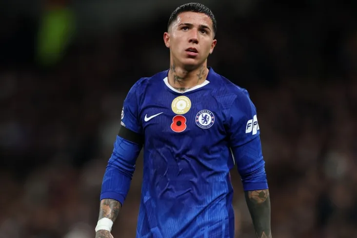"Chelsea "Enzo Fernandesni Madridning"Real" klubi haqidagi so'zlaridan keyin ikki o'yinga chetlatdi