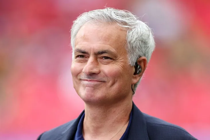 "Manchester Yunayted" ning sobiq o'yinchisi Butt klubga qaytariladigan murabbiyni nomladi