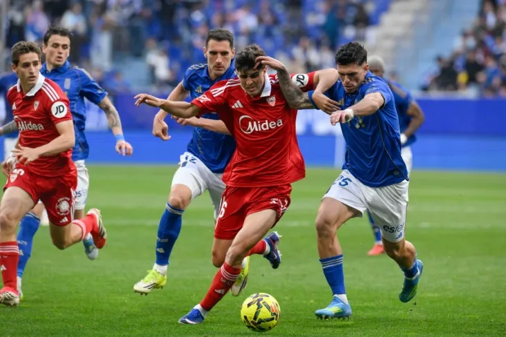 "Sevilya" muxlislari "Oviedo" bilan o'yindan keyin futbolchilarga tahdid qilishdi, politsiya aralashdi - el Desmarque