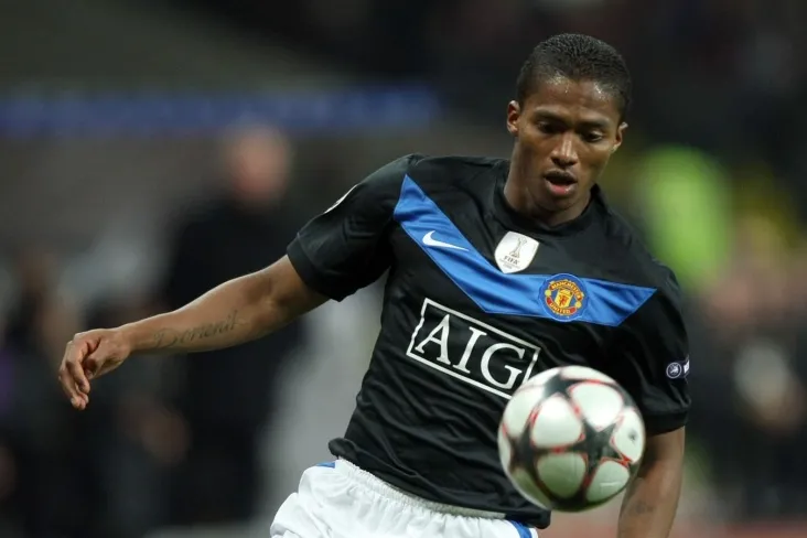 Antonio Valensiya to'qqizinchi ingliz divizionidan" Uitenshou Vets " ga o'tdi