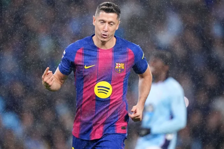 Levandovski tanaffusda "Atletiko" bilan mag'lubiyatga uchragan o'yinni almashtirishdan hafsalasi pir bo'ldi — Sport.es