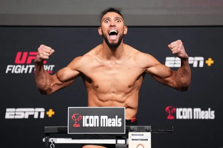 Jonni Uoker og'ir vazn toifasida karerasini davom ettirish niyatini bildirdi