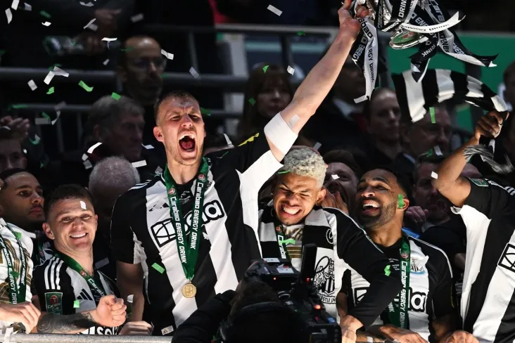 Nyukasl Yunayted birdaniga ikkita asosiy o'yinchini sotishga majbur bo'lishi mumkin-BBC