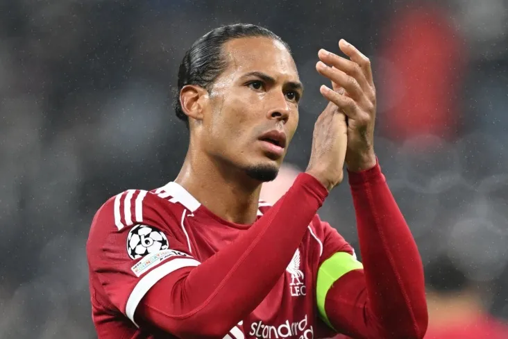 Van Deyk Saloh va Robertsonning "Liverpul"ni tark etish qarori haqida hissiy jihatdan gapirdi