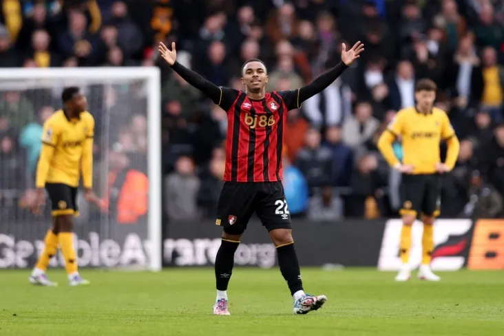 "Bornmut" forvardi "Liverpul" va "Chelsea" uchun maqsad bo'ldi Caught Offside