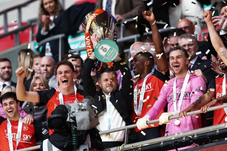 "Arsenal" ning sobiq o'yinchisi Uilshir murabbiylik faoliyatidagi birinchi sovrinini qo'lga kiritdi