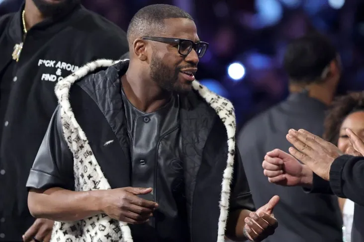 Floyd Meyvezer xususiy samolyot ijarasini to'lamaganlikda ayblanib, bokschini sudga berishdi