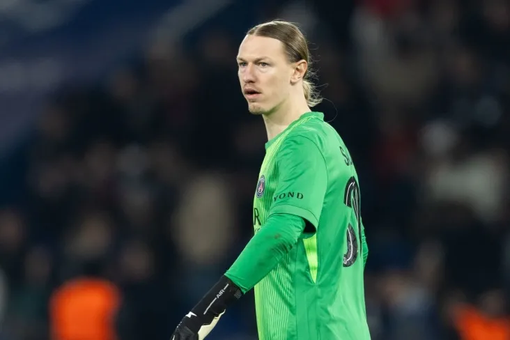 Safonov o'z o'yiniga ijtimoiy tarmoqlarda PSJ Liverpul o'yinida bitta emoji bilan javob berdi