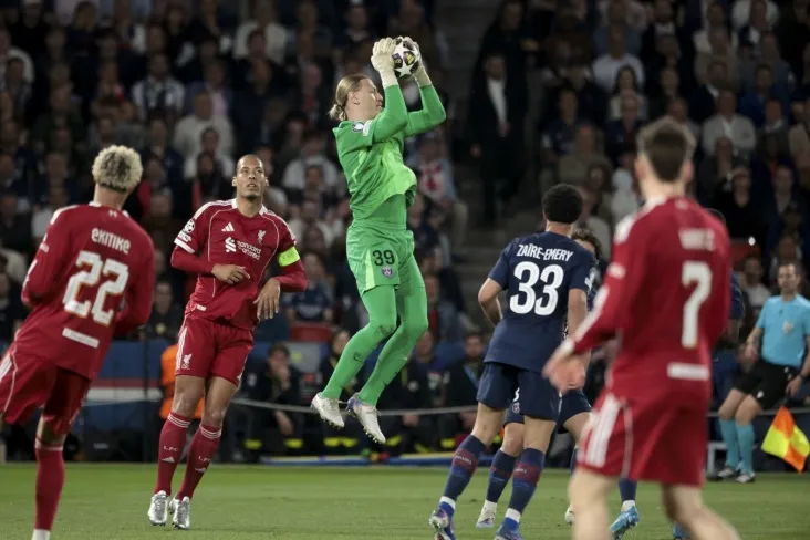 Rebrov-Safonov haqida: hech kim hakimi va Mendeshning abadiy boshqa birovning burchak bayrog'ida bo'lishiga ahamiyat bermaydi