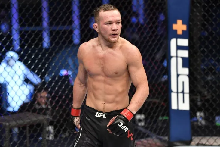 UFC chempioni Piter Yan shaxsan suv toshqini bo'lgan Dog'istonga gumanitar yordam olib keldi
