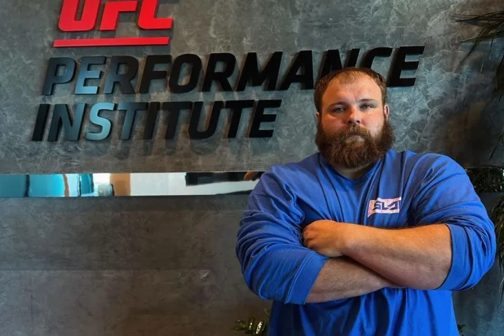 Kamotskiy pelmen Skottni Power Slap 19-da mag'lubiyatga uchratdi va muvaffaqiyatsiz chiziqni buzdi