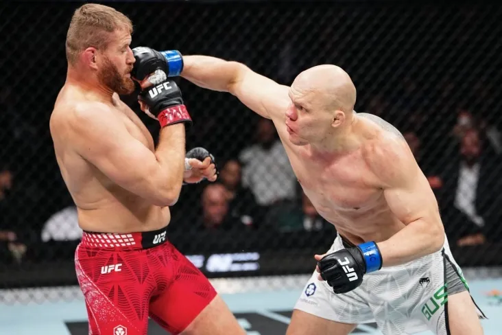 Blaxovich UFC 328 da meniskning yorilishi tufayli Guskov bilan revanshdan chiqdi