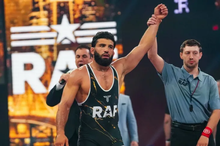 Video: Tsarukyan va'dasini bajardi va feyberni grappling turnirida tomoshabinlarga tashladi