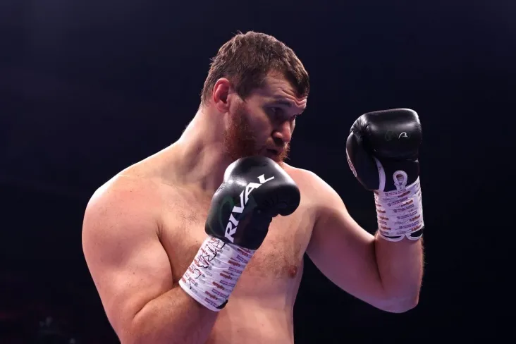 "Kutyapman, birodar. Umid qilamanki, siz bergan so'zni unutmaysiz." Mahmudov Joshuaga qarshi chiqdi