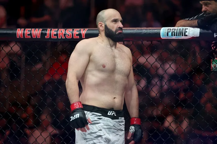 UFC 327 ning olti a'zosi murzakanlar ro'yxatida doimiy tibbiy to'xtatib turilgan