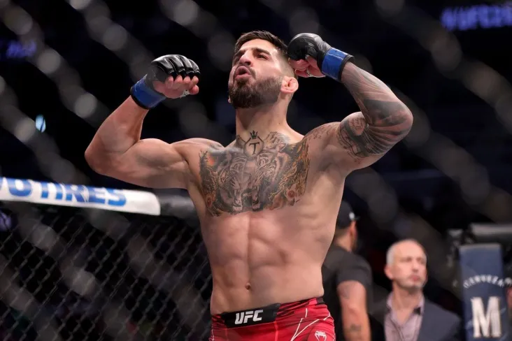 "Dunyoni hayratda qoldiraman." Iliya Topuriya Maxachevani mumkin bo'lgan jangda yakunlashini aytdi