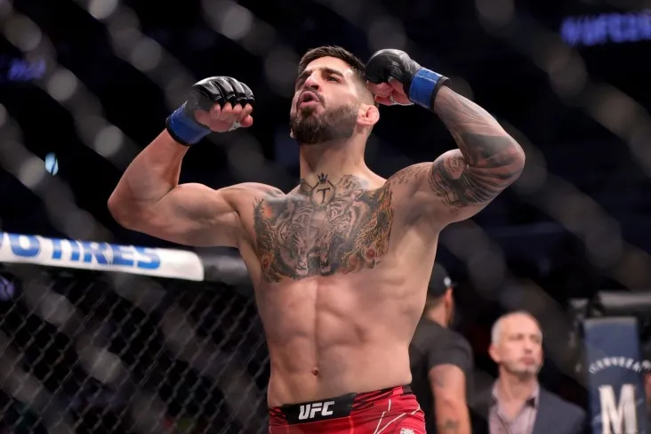 "Ijtimoiy tarmoqlarda Gangster, keyin tabassum qiladi." Topuriya tsarukyanni ikkiyuzlamachilikda aybladi