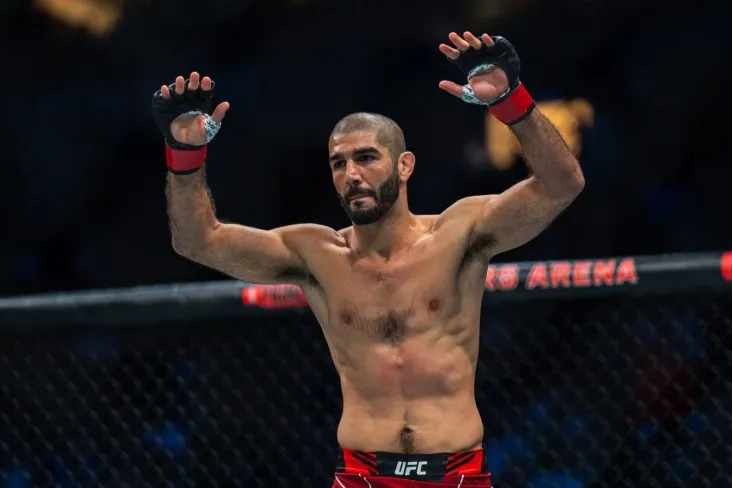 Zahabining aytishicha, u hali ham shon O'Malley bilan jang qilish uchun shartnoma olmagan