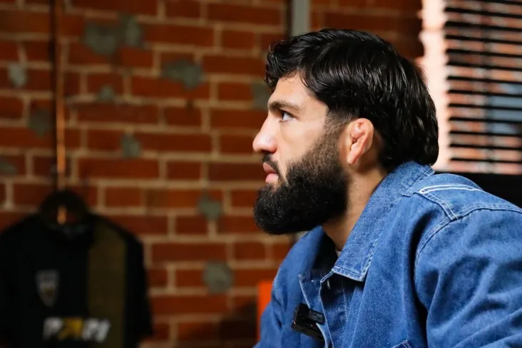 "Faqat jangni qabul qiling. Agar ishonchingiz komil bo'lsa, nega sizni bezovta qilyapsiz." Tsarukyan Topuriyaga javob berdi