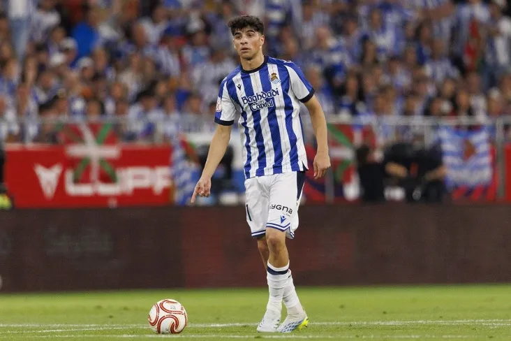 "Barselona" La Liga himoyachisini Bastoniga alternativa sifatida sotib olishi mumkin — Sport.es