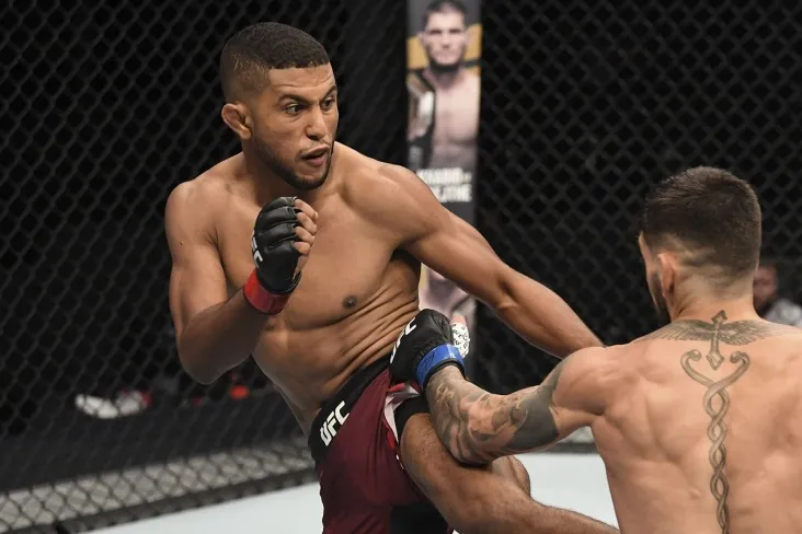 "Birinchi besh raundlik jang". Yusuf zalal-Aljamein Sterlingdan mag'lubiyat haqida