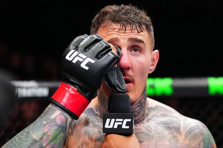 Aspinall ko'z operatsiyasidan so'ng mashg'ulotlarga qaytdi va panjalarida ish ko'rsatdi