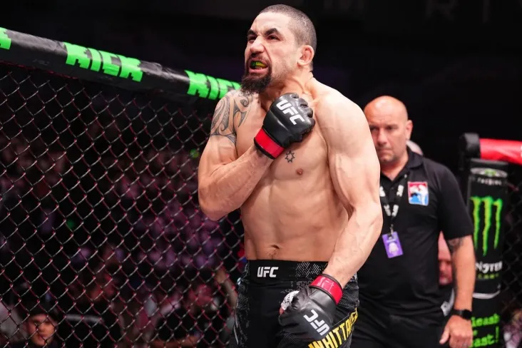 UFC sharhlovchisi Uittakerning yarim og'ir vazn toifasidagi debyuti uchun sobiq chempionlikni taklif qildi