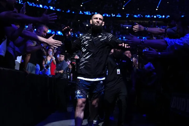 Video: Xamzat Chimaev shon Striklend bilan jangdan oldin tirsaklarni mashq qiladi