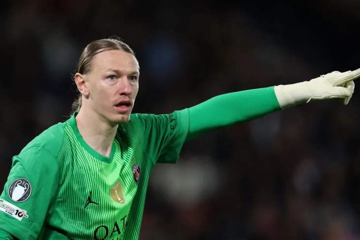 Dasayev Chempionlar Ligasida "Bavariya" dan to'rtta gol o'tkazib yuborganidan so'ng Safonovga maslahat berdi