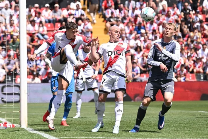 "Rayo Valyekano" dan palason hakam bilan nizo uchun yetti o'yinga diskvalifikatsiya qilindi