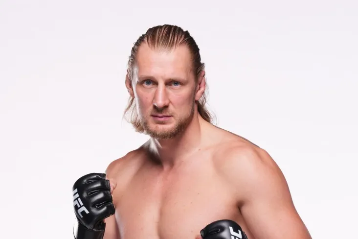 Volkov UFC Aspinallga adolatsiz munosabatda bo'lganini va Ganaga oq uyda jang qilganini aytdi