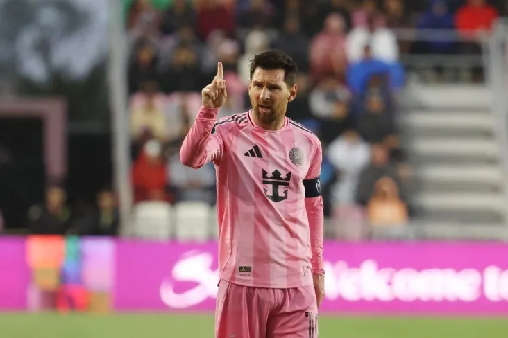Lionel Messi o'zini eslatadigan yosh futbolchini chaqirdi