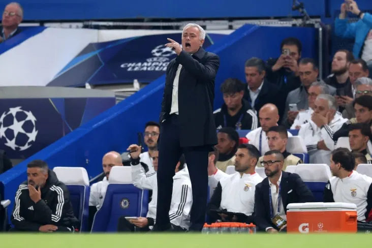 ""Real" da qattiq usullar ishlamaydi." Figu-Mourinoning klubga qaytishi mumkinligi haqida