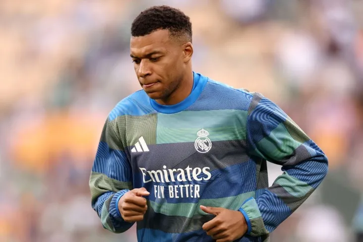 Kurtua"Real Madrid" mashg'ulotida Mbappening yuziga tikanlar bilan zarba berishga sal qoldi