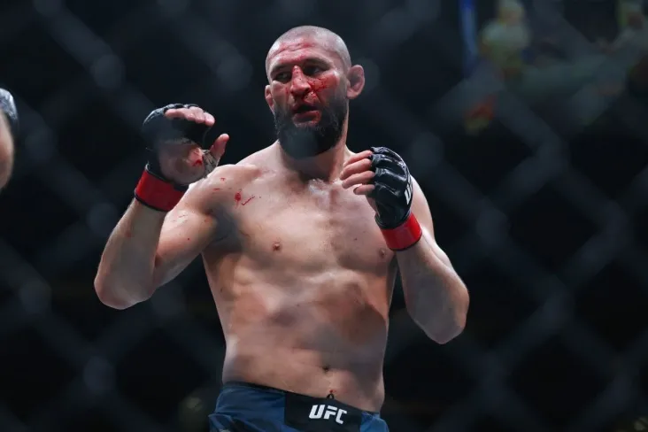 "Mmada hamma narsani aralashtirish kerak." UFCning sobiq chempioni Chimayevning Striklend bilan jangdagi xatolarini nomladi