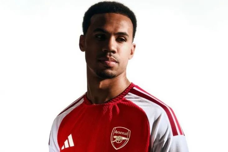 "Arsenal" yangi uy o'yin formasini taqdim etdi