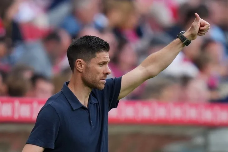 Xabi Alonso "Chelsea" ning yangi bosh murabbiyi bo'lib, to'rt yillik shartnoma imzoladi Romano