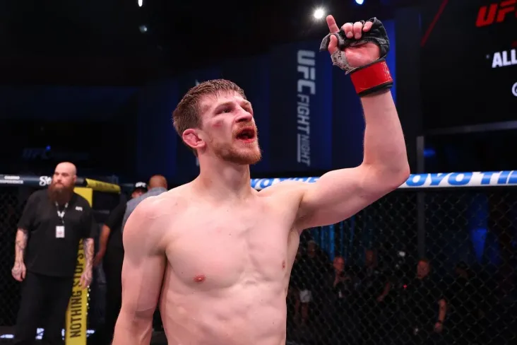 UFC jangchisi Xabibni intizom yo'qligi uchun tanbeh berdi