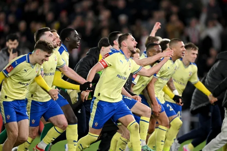 "Sautgempton" futbolchilari klubga qarshi qonuniy choralar ko'rish imkoniyatlarini o'rganmoqdalar-Athletic