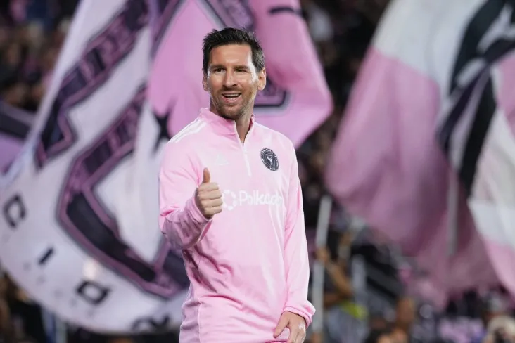 "Bu men sevadigan o'yinchi." Runi-Messi va Ronaldu o'rtasidagi eng yaxshi futbolchini tanlash haqida