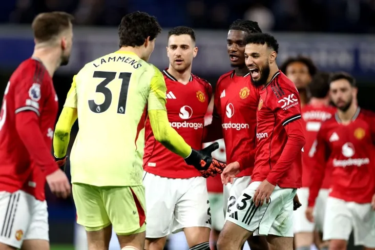 Sky Sport "Manchester Yunayted"sotib olmoqchi bo'lgan ikki yarim himoyachining ismlarini aytdi